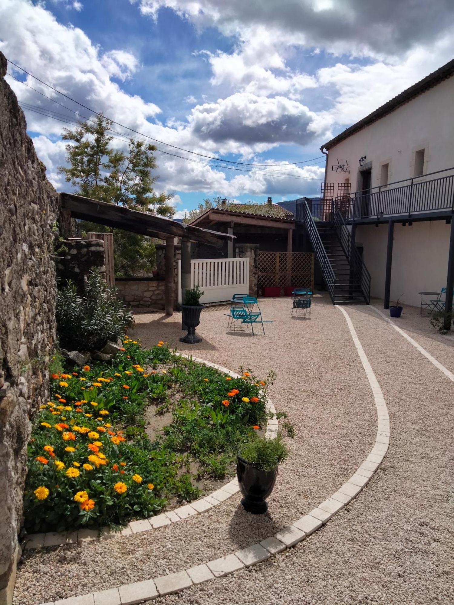 ホテル La Grange De Sabatas Chomérac エクステリア 写真
